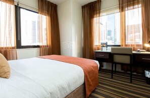In-room safe, desk, laptop workspace, blackout drapes - Urban Apartments Melbourne on Elizabeth (Melbourne)