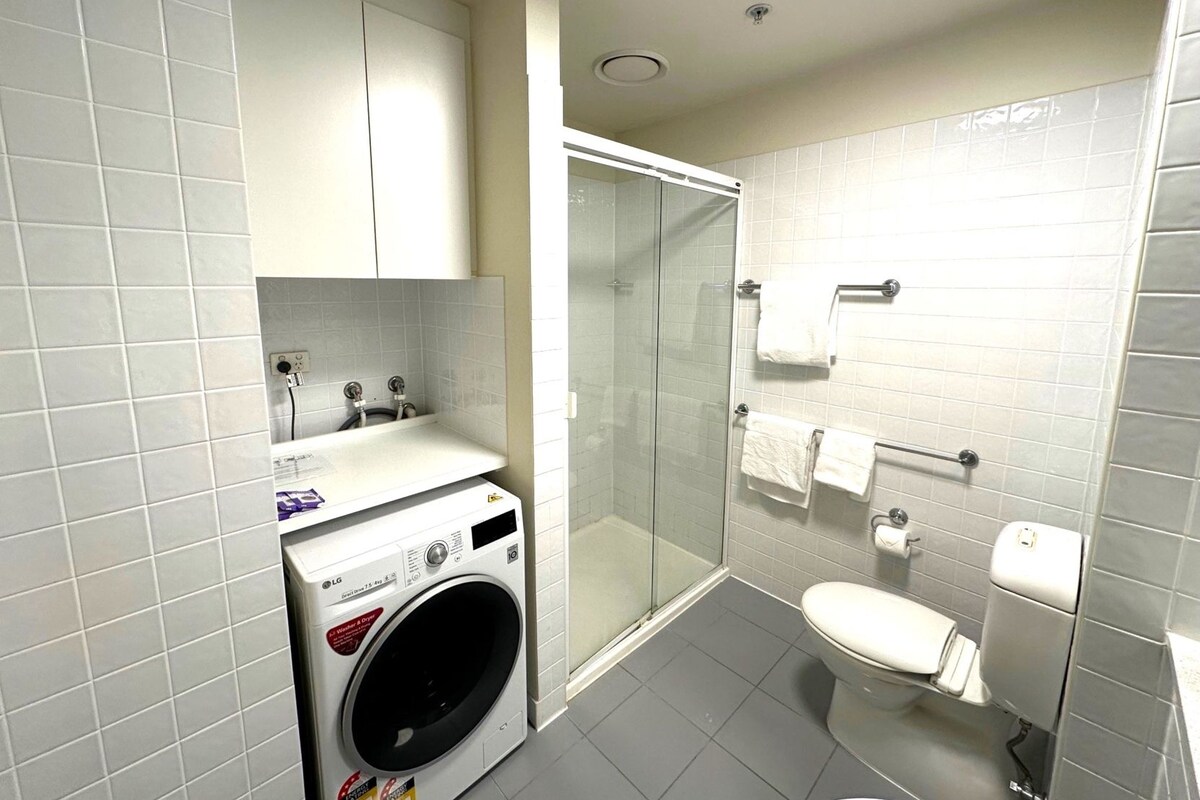 Bathroom | Free toiletries, hair dryer, towels, soap