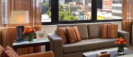 2 chambres, coffres-forts dans les chambres, bureau
