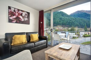 Apartment, 2 Bedrooms, Kitchen | Living area | Flat-screen TV, DVD player - Whistler Holiday Apartments (Queenstown)