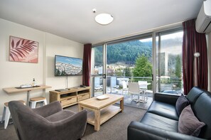 Superior 1 Bedroom Apartment, Kitchen | Living area | Flat-screen TV, DVD player - Whistler Holiday Apartments (Queenstown)