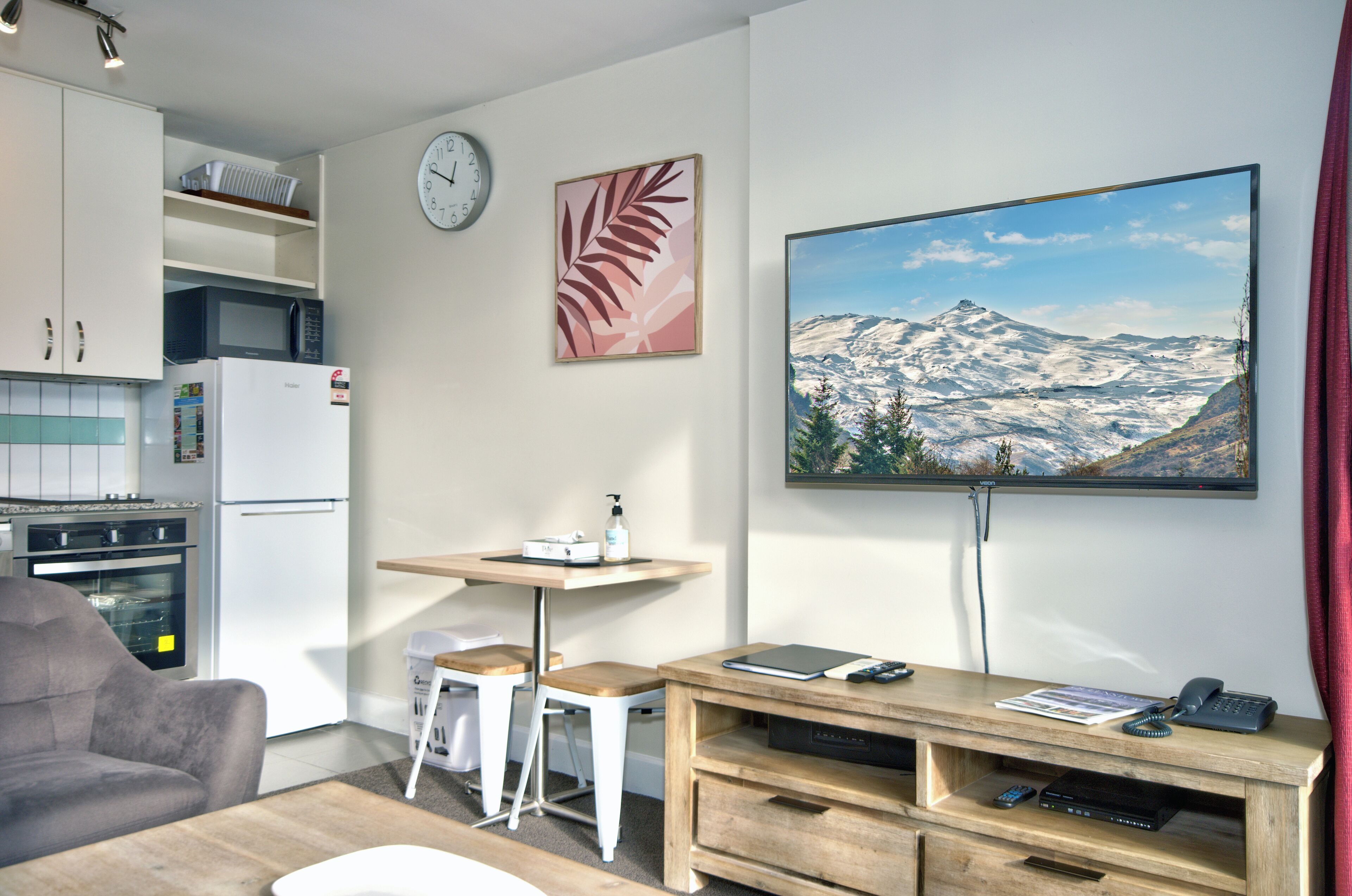 Superior 1 Bedroom Apartment, Kitchen  | Living area | Flat-screen TV, DVD player