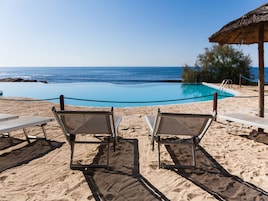 2 outdoor pools, sun loungers