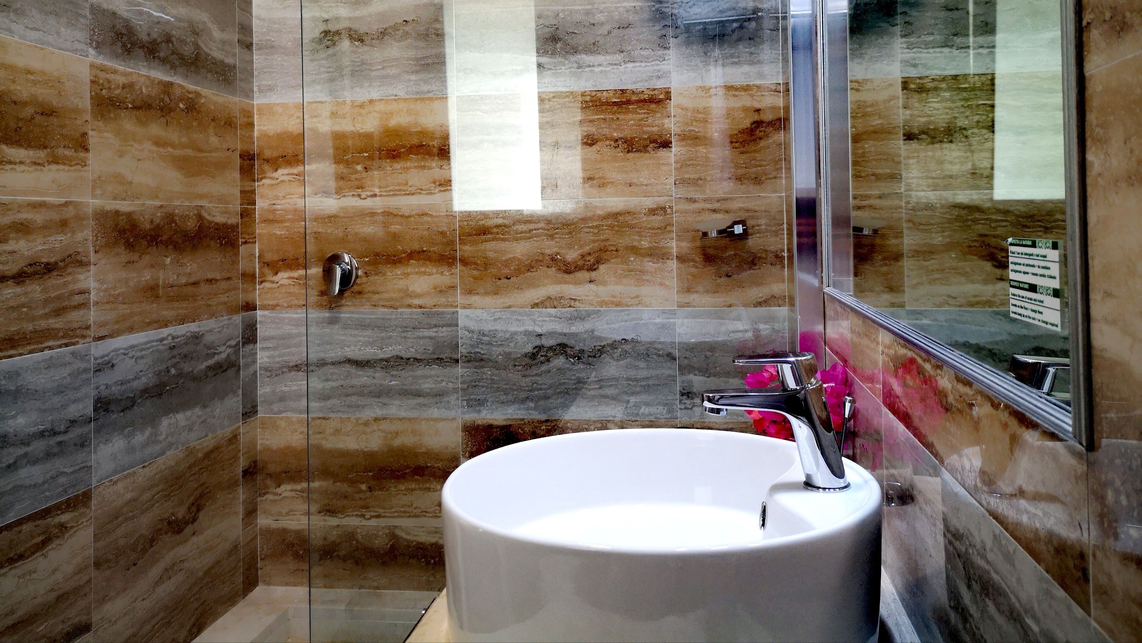 shower, rainfall showerhead, free toiletries, hair dryer