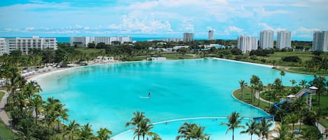 3 outdoor pools, free pool cabanas, pool umbrellas