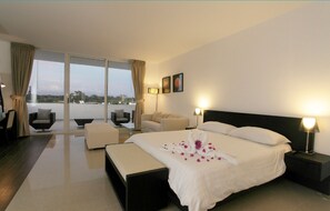 Luxury Suite, Balcony