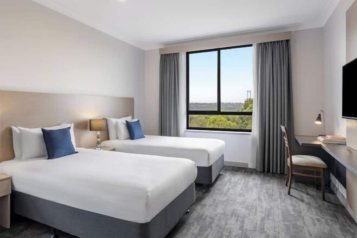 In-room safe, laptop workspace, iron/ironing board, free WiFi