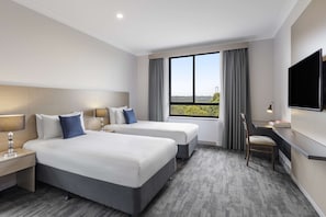 In-room safe, laptop workspace, iron/ironing board, free WiFi - Oaks Sydney North Ryde Suites (Macquarie Park)