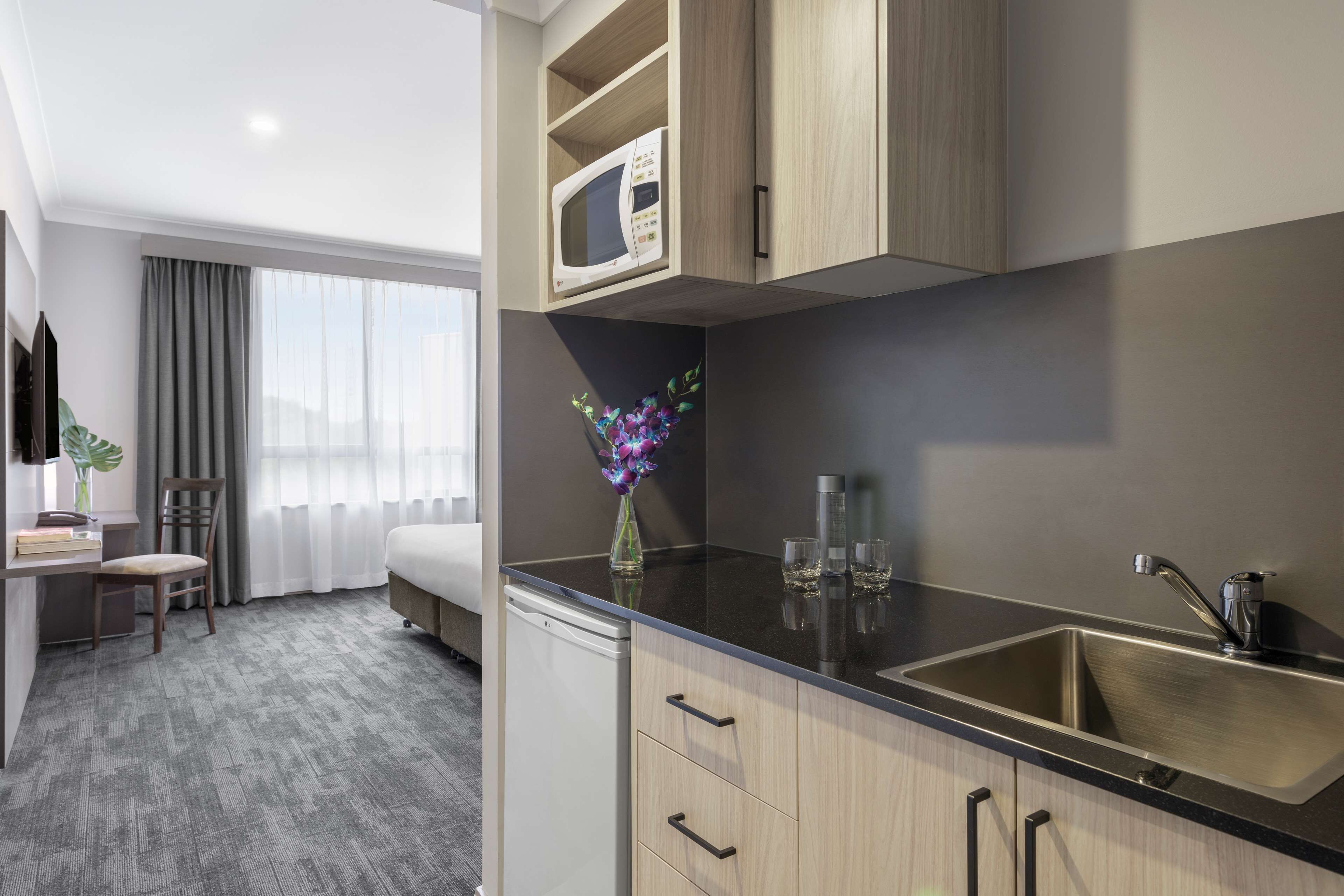 Oaks Sydney North Ryde Suites — image 21