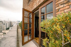 Suite, 2 habitaciones | Minibar, caja fuerte, decoración individual y escritorio