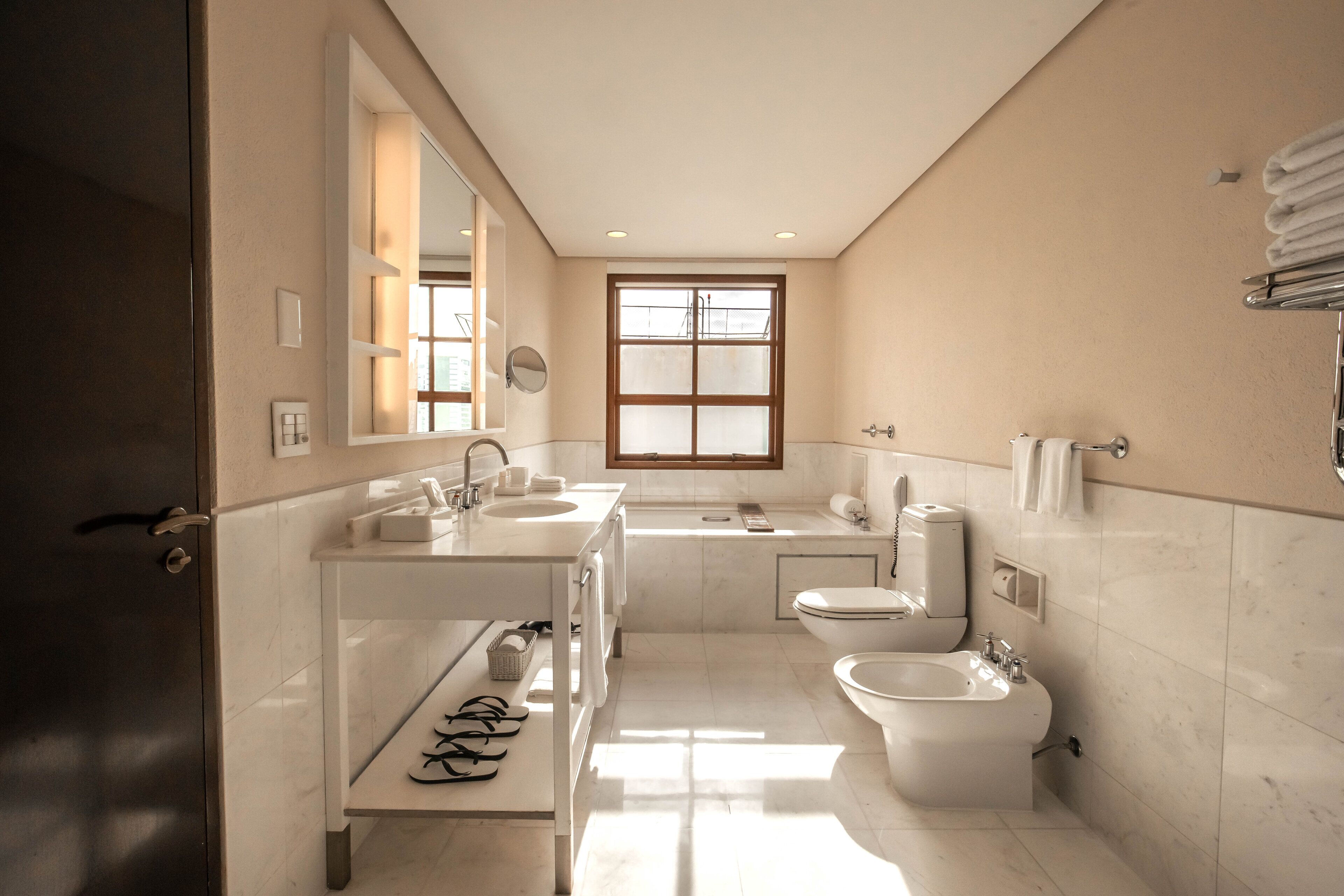 suite, 1 bedroom | minibar, in-room safe, individually decorated, desk