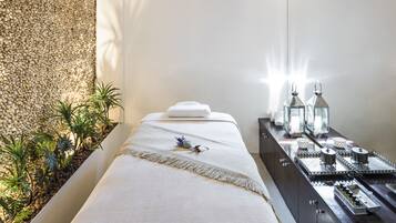 Banheira de hidromassagem, tratamentos corporais, aromaterapia