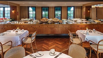 Café da manhã continental todos os dias (BRL 207 por pessoa)