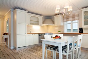 Villa, 4 Bedrooms | Private kitchen