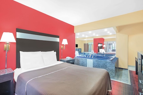 Studio Suite, 1 Queen Bed, Non Smoking | Desk, iron/ironing board, free cribs/infant beds, rollaway beds. Howard Johnson by Wyndham North Bergen