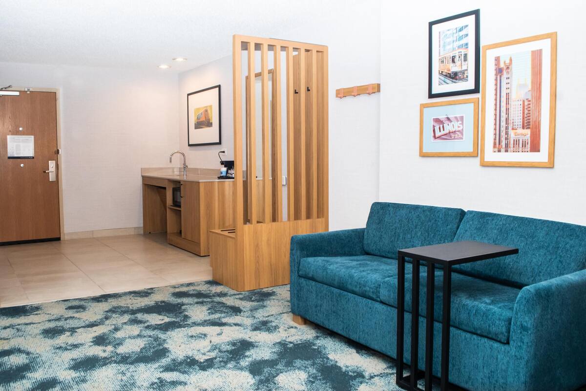 Suite, 2 Queen Beds, Non Smoking | Living area