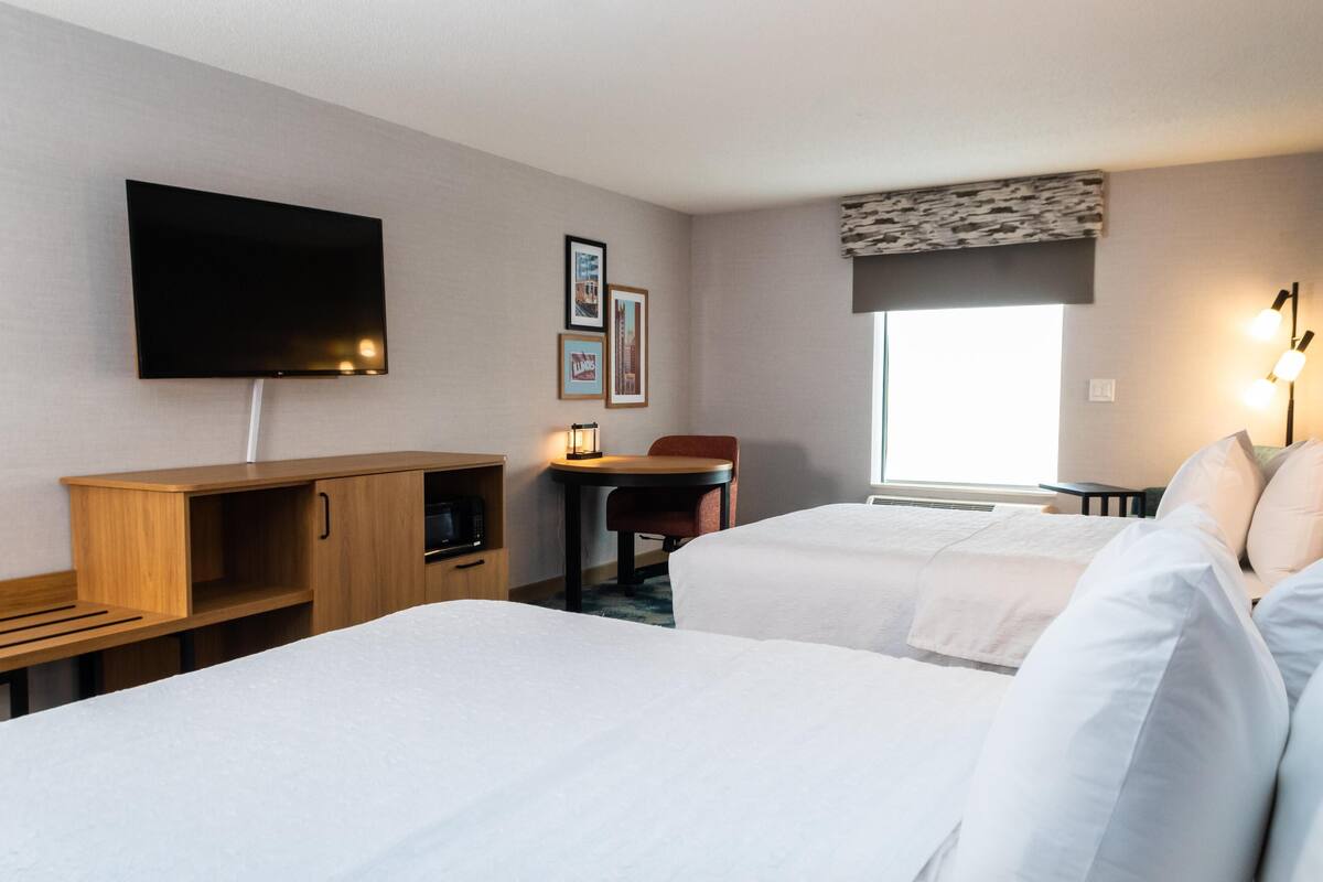 Room, 2 Queen Beds, Accessible, Bathtub (Mobility)