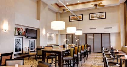 Hampton Inn & Suites Addison