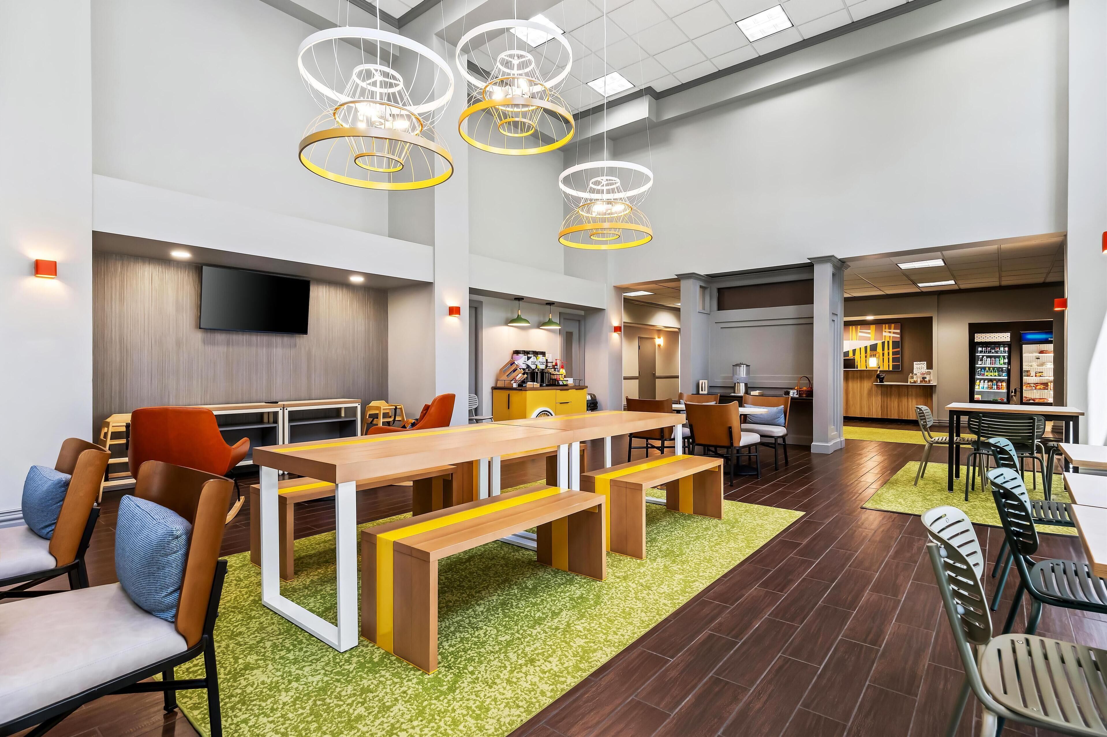 Free daily continental breakfast