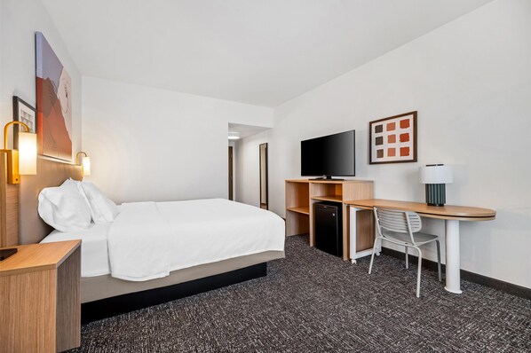 Room, 1 King Bed | In-room safe, desk, blackout drapes, iron/ironing board
