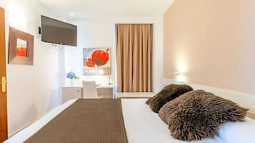 Minibar, in-room safe, desk, free WiFi