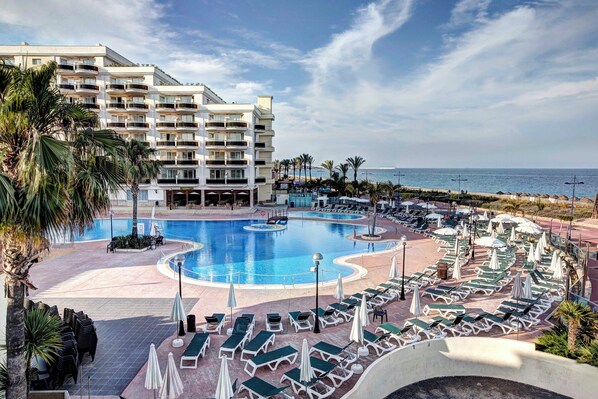 Seasonal outdoor pool, sun loungers