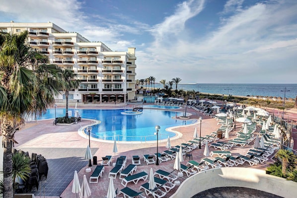 Outdoor pool, sun loungers