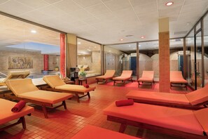 Salas para tratamentos a dois, sauna seca, banheira de hidromassagem