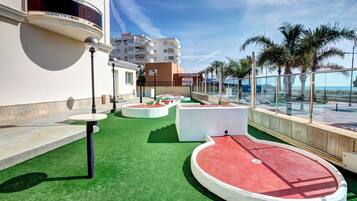 Mini-golf