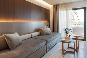 Family Room | Hypo-allergenic bedding, in-room safe, blackout curtains, soundproofing