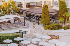 2 restaurants; breakfast, lunch and dinner served  - Albatros Spa & Resort Hotel (Hersonissos)