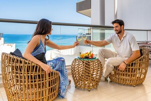 Quarto superior, 1 quarto, vista para o mar | Roupas de cama antialérgicas, cofres nos quartos, cortinas blackout