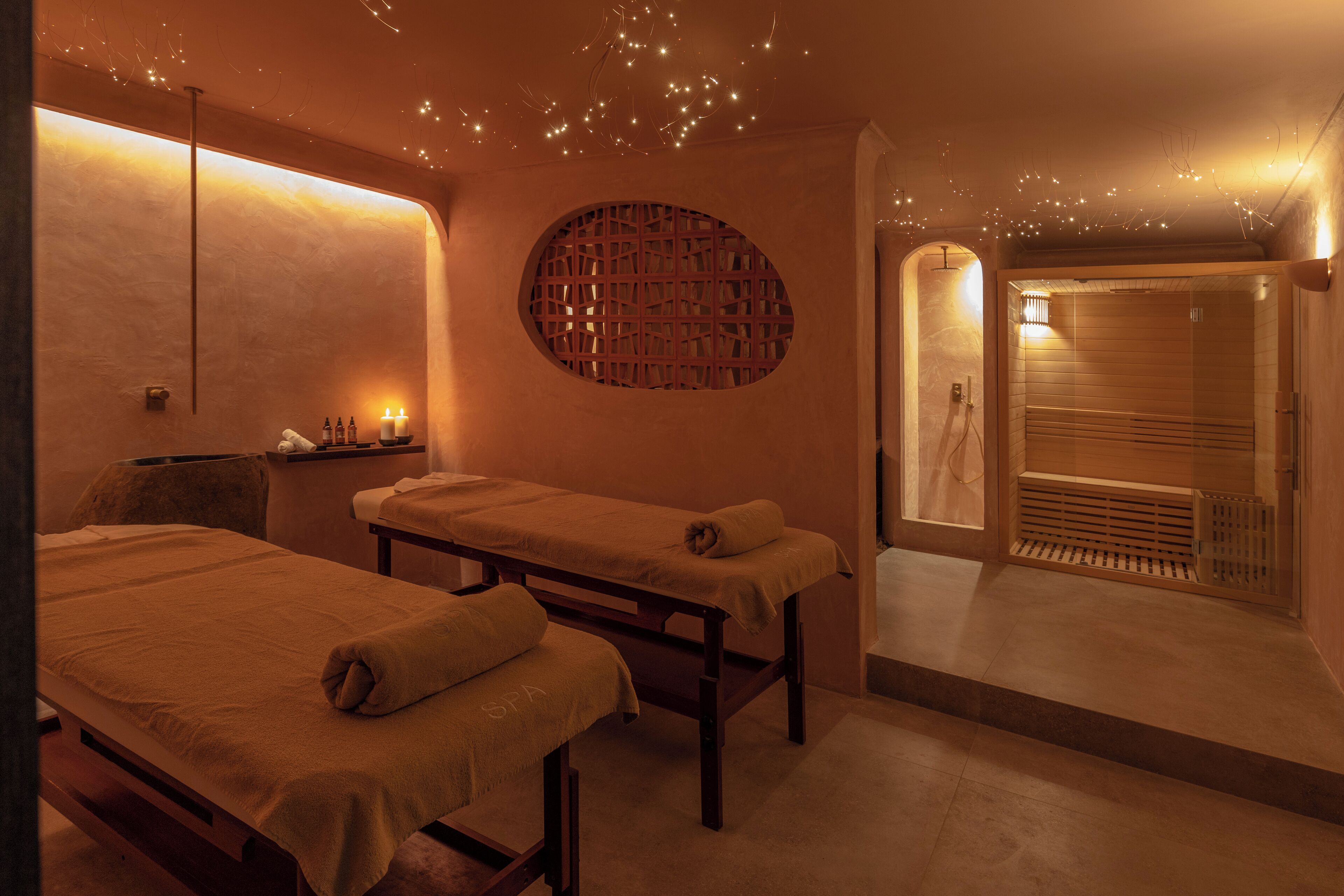 Couples treatment rooms, sauna, steam room, body treatments