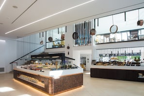 2 restaurants, breakfast, lunch, dinner served; international cuisine