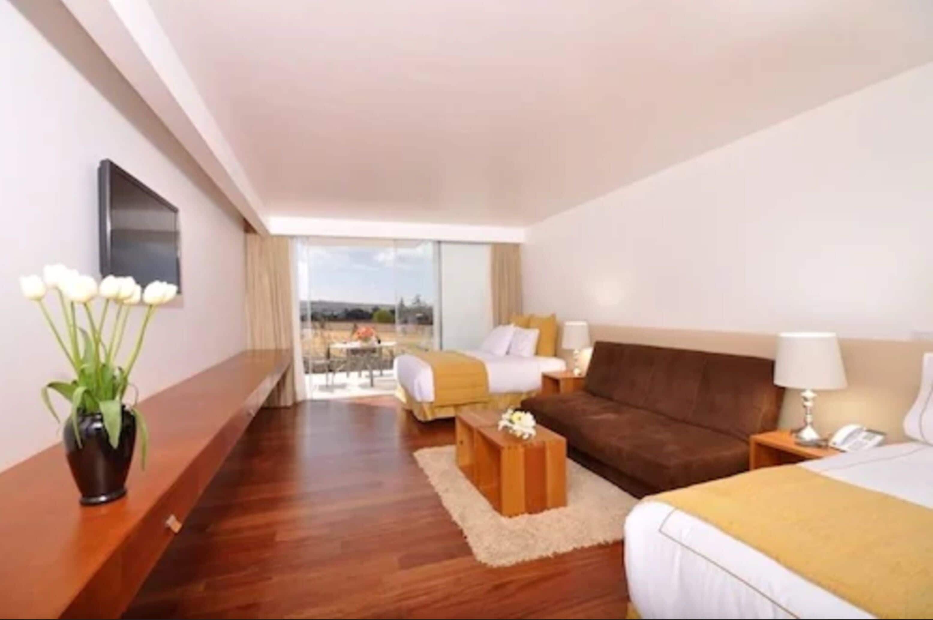 suite (master) | down duvets, in-room safe, individually decorated