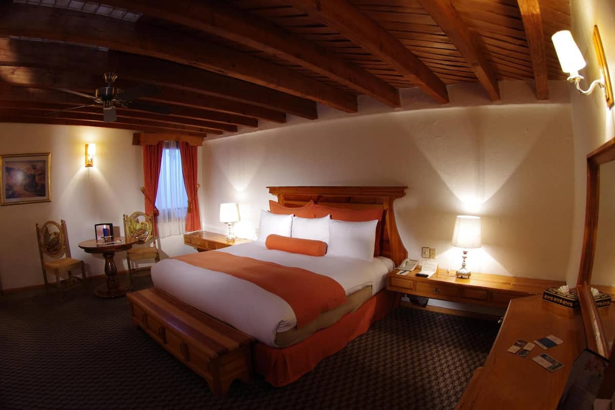 1 Schlafzimmer, Daunenbettdecken, Zimmersafe, individuell dekoriert