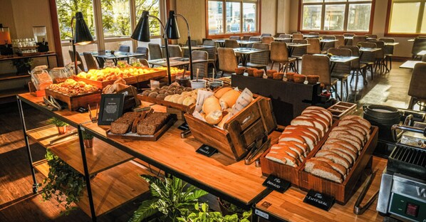 Free daily buffet breakfast