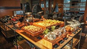 A buffet with various food items and a coffee station. - Intercity Caxias do Sul (Caxias do Sul)