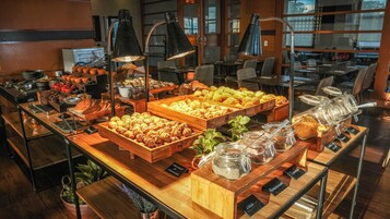 Free daily buffet breakfast