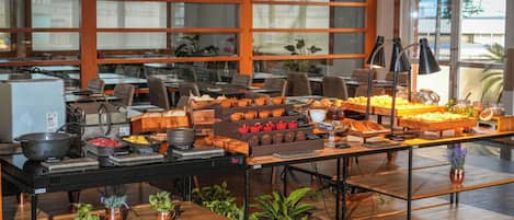 Free daily buffet breakfast
