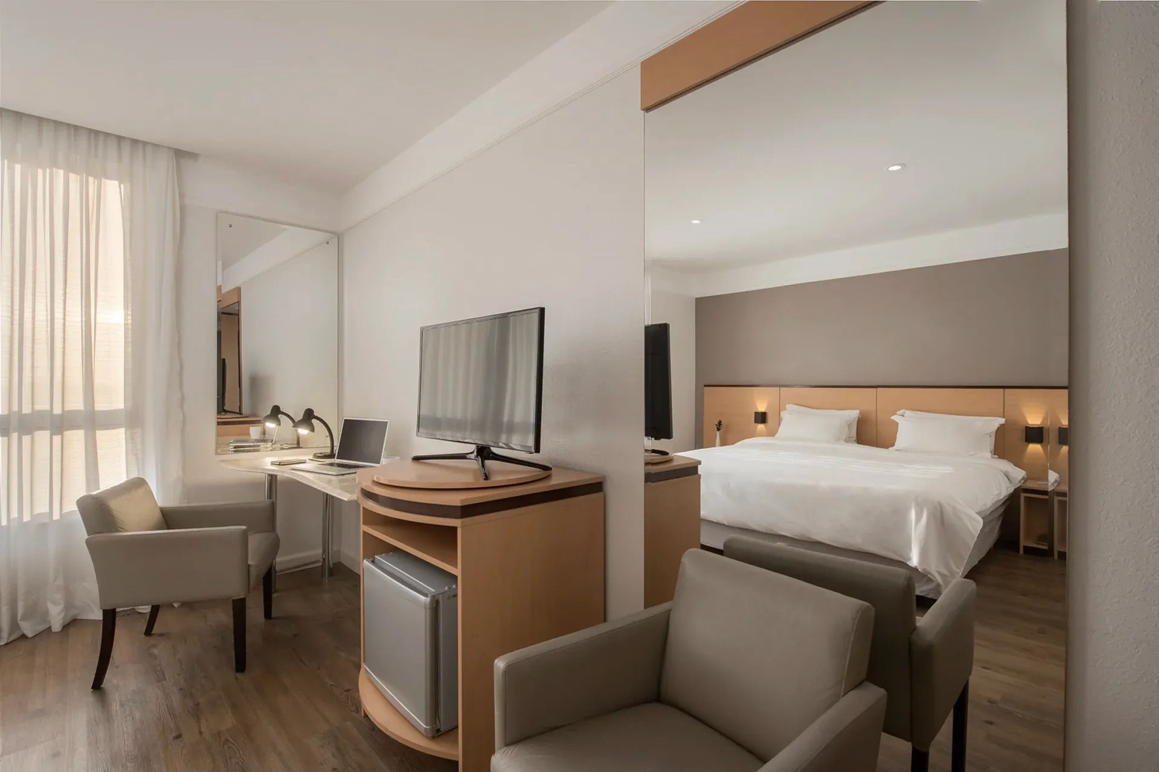 standard casal - 1 cama king | minibar, in-room safe, desk, blackout curtains