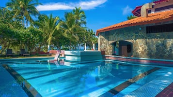 Außenpool, geöffnet von 07:00 Uhr bis 21:00 Uhr, Liegestühle