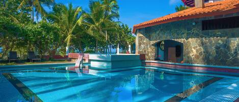 Außenpool, geöffnet von 07:00 Uhr bis 21:00 Uhr, Liegestühle