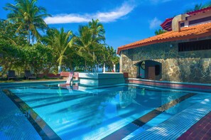 Outdoor pool, open 7:00 AM to 9:00 PM, pool loungers