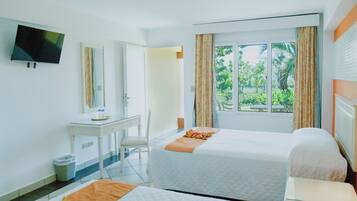Ocean Front 2 Queen Bed with Terrace | 1 bedroom, desk, blackout drapes, free cribs/infant beds
