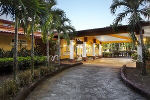 Pintu masuk hartanah