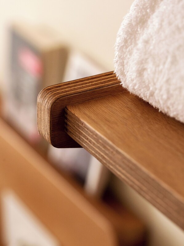 Zimmersafe, Schreibtisch, schallisolierte Zimmer, Bügeleisen/Bügelbrett