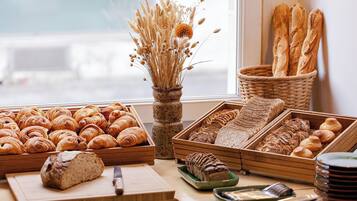 Café da manhã com buffet todos os dias mediante uma taxa