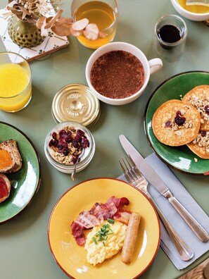 Kontinental frukost varje dag (EUR 8.50 per person)