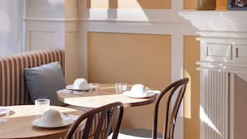 Desayuno buffet todos los días (con cargo)